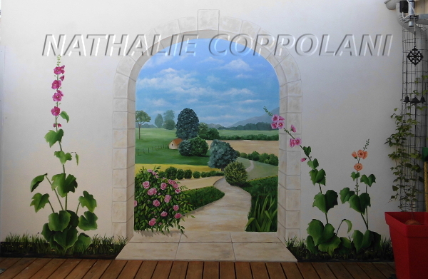 Peinture murale mur extérieur dans une cour, Thairé. Trompe l'oeil paysage de campagne - Nathalie Coppolani Artiste peintre Charente-Maritime