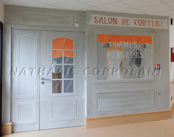 Trompe l'oeil devanture salon de coiffure style début 20ème siècle - Maison de retraite de Dompierre sur mer - Nathalie Coppolani Artiste peintre La Rochelle