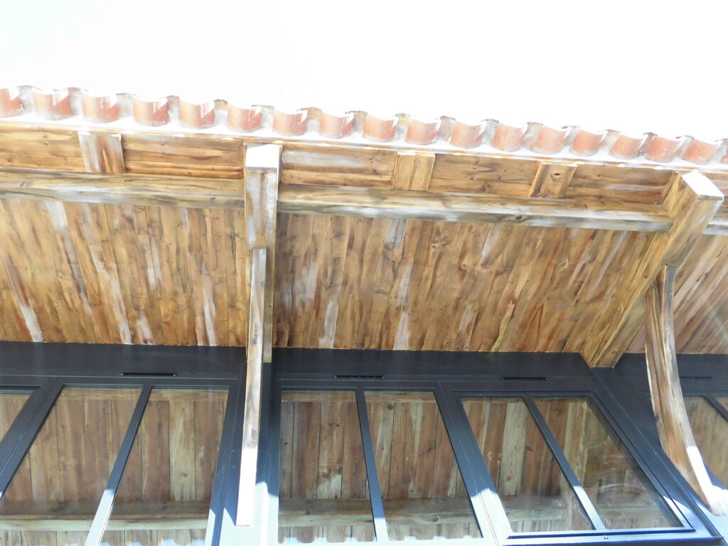 Trompe l’oeil effet patiné sur planches de bois brut - Ile de Ré - Nathalie Coppolani Artiste peintre La Rochelle