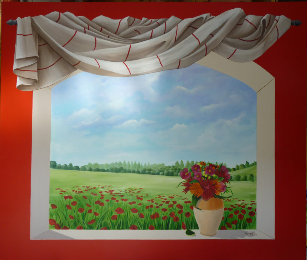 Ouverture en trompe l’oeil avec drapé et vue sur un champ de coquelicots - Salle de restauration hôpital de Rochefort - Nathalie Coppolani Artiste peintre La Rochelle