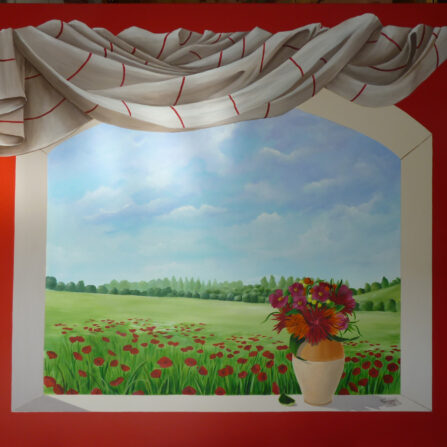 Ouverture en trompe l’oeil avec drapé et vue sur un champ de coquelicots - Salle de restauration hôpital de Rochefort - Nathalie Coppolani Artiste peintre La Rochelle