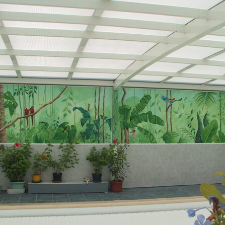 Trompe l'oeil jungle dans une piscine couverte à Angoulins - Nathalie Coppolani Artiste peintre La Rochelle